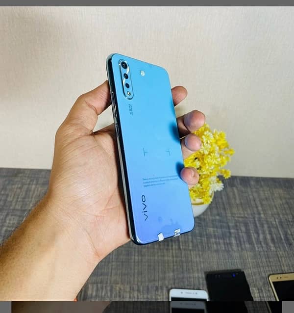 VIVO S1 4/128 approve with Ronin Orignal Charger 1