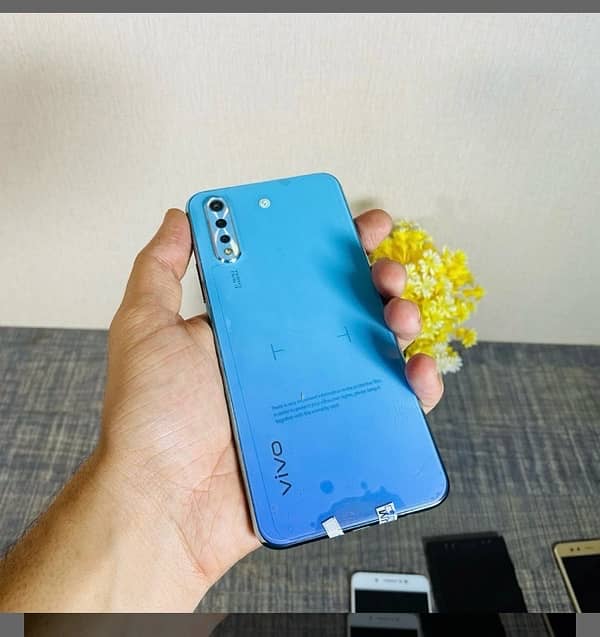 VIVO S1 4/128 approve with Ronin Orignal Charger 4