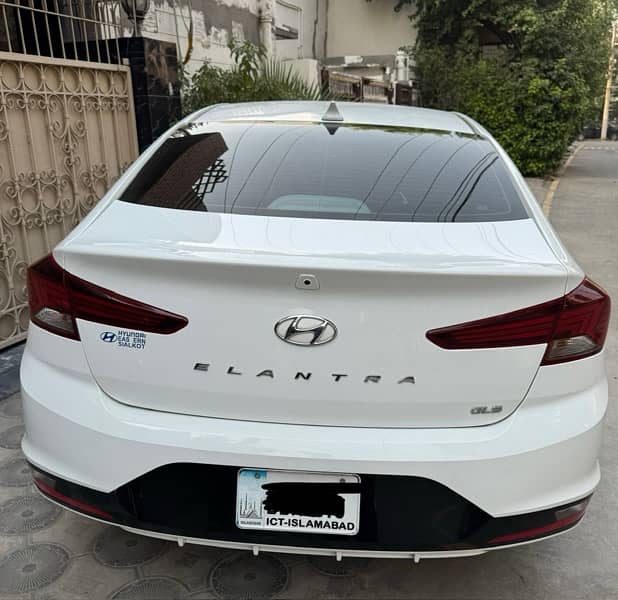 Hyundai Elantra 2023 1