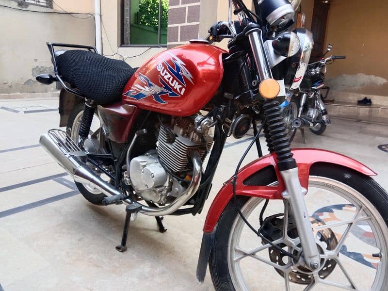 Suzuki GS150 3