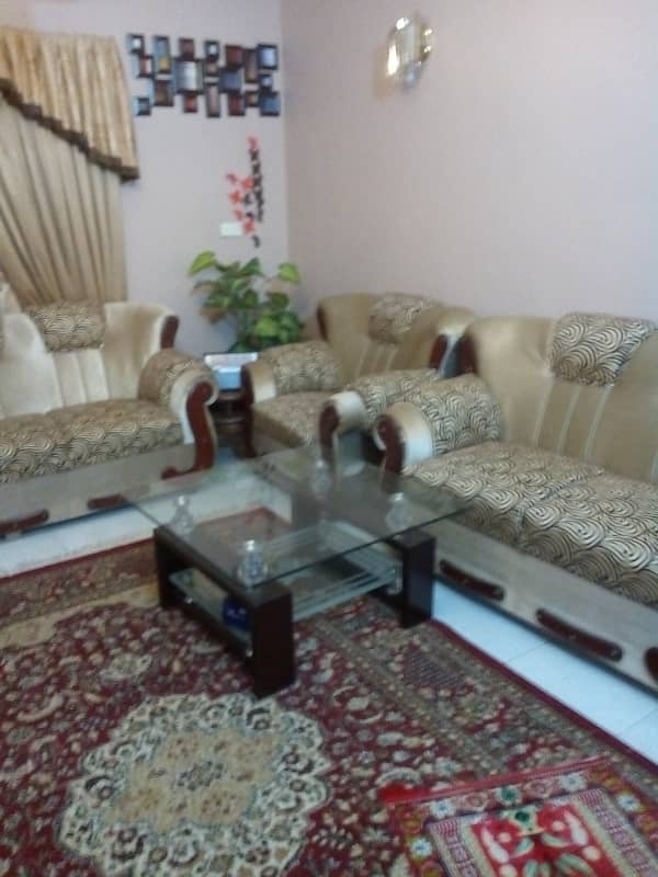 Corner 240 Yards 60ft Road Leased House Old Condition For Sale In Gulshan Block 1 1