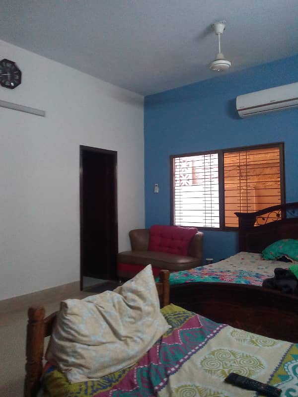 Corner 240 Yards 60ft Road Leased House Old Condition For Sale In Gulshan Block 1 2