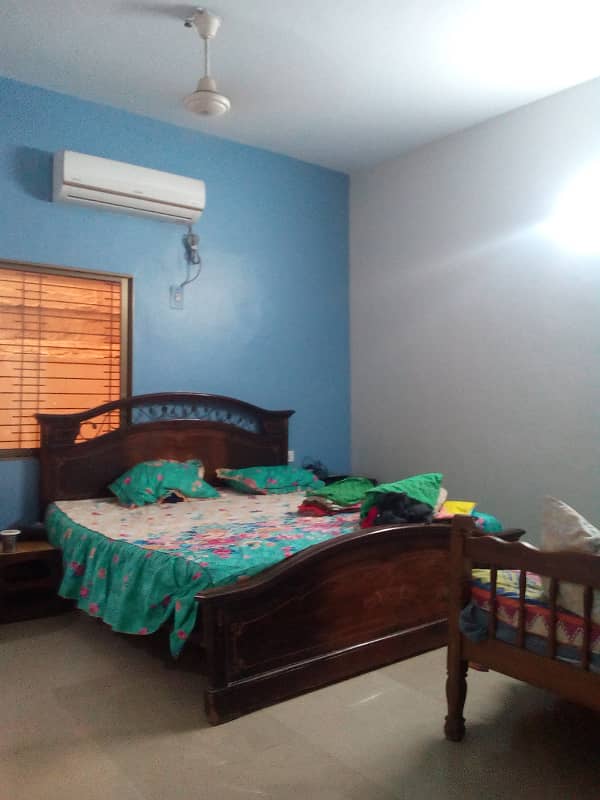 Corner 240 Yards 60ft Road Leased House Old Condition For Sale In Gulshan Block 1 11