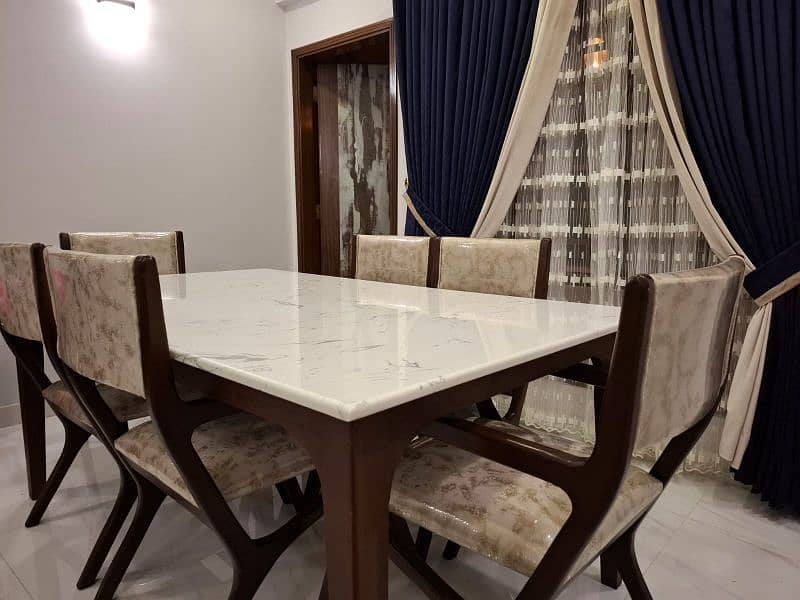 6 seater Dinning table 0