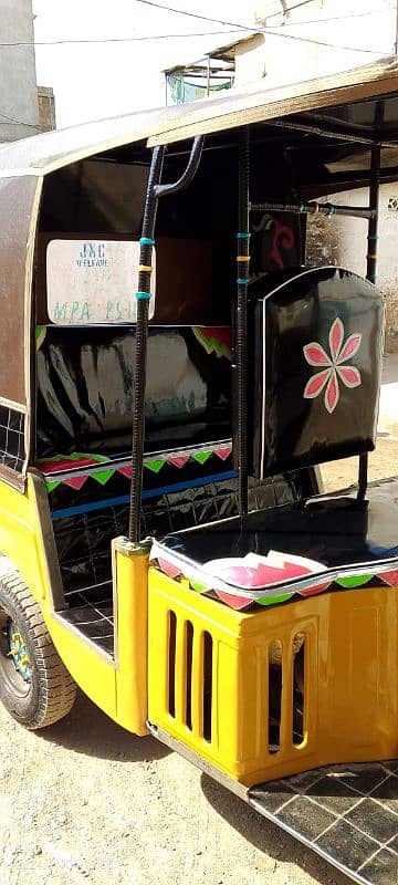 Sazgar 3 seater rickshaw in new condition 3