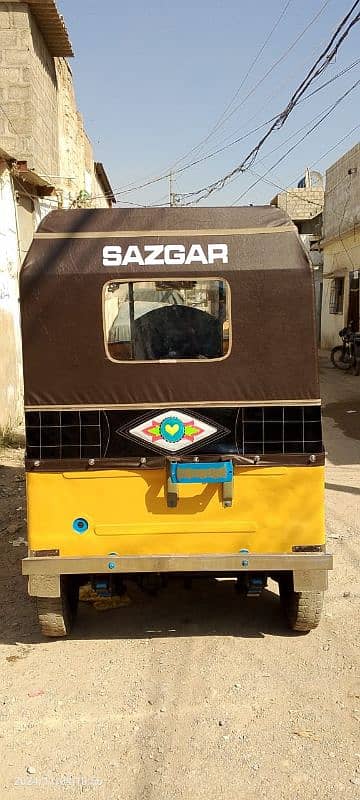 Sazgar 3 seater rickshaw in new condition 5