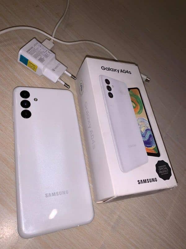 Samsung Galaxy A04s with box and original charger 0