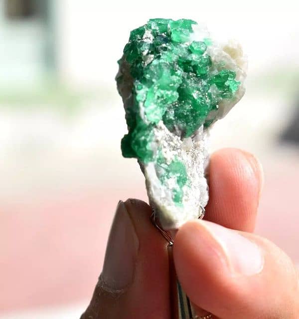 Swat Emerald crystals 10--5000 carats 3