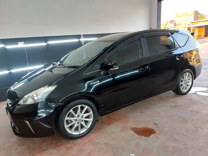 Toyota Prius Alpha 2013 2