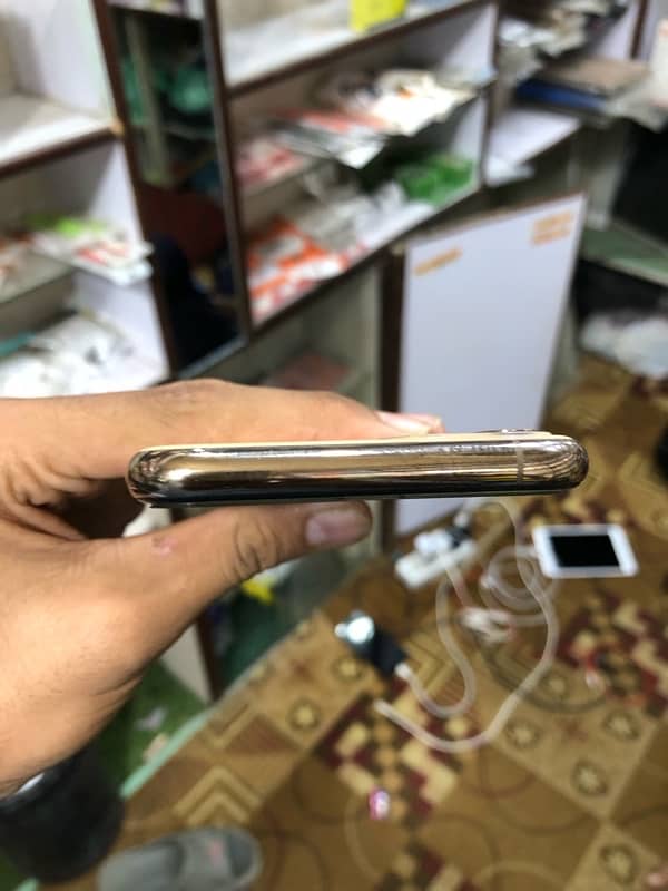 iPhone 11 pro 4