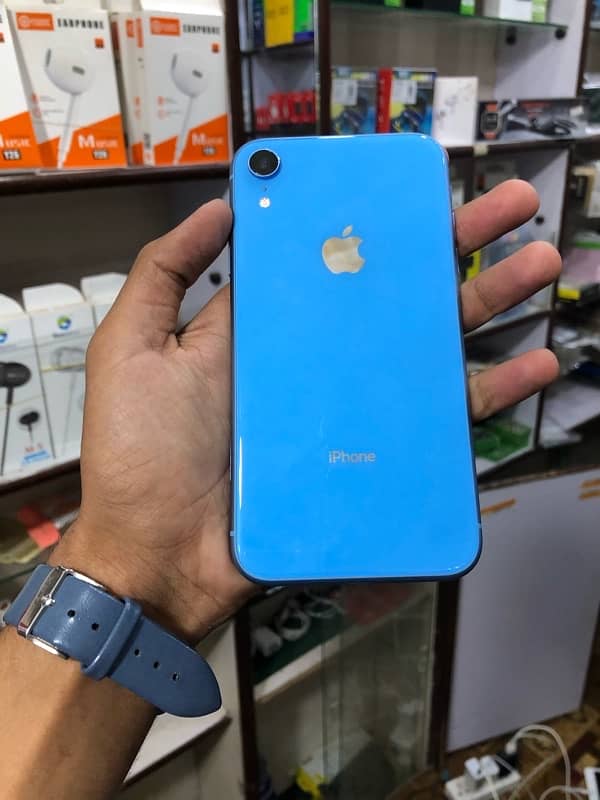 iPhone XR 1