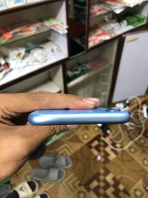 iPhone XR 3