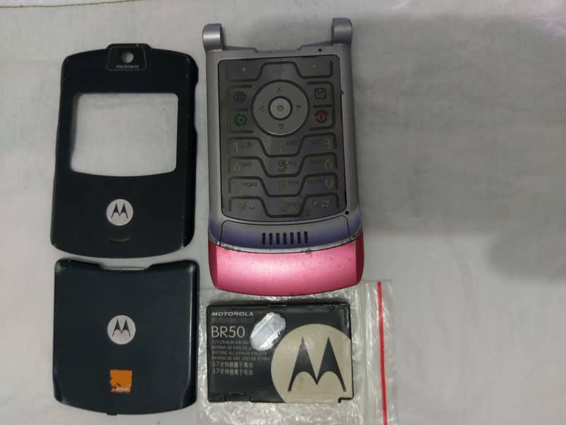 Motorola RAZR V3 Mobile casing and original battery 1