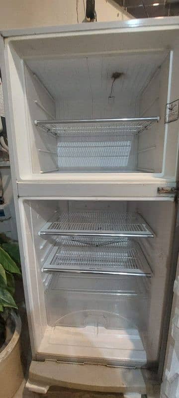 dawlance medium size crystal refrigerator 1