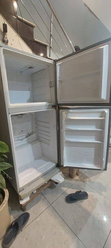 dawlance medium size crystal refrigerator 6