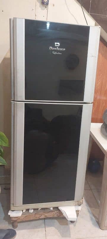 dawlance medium size crystal refrigerator 10