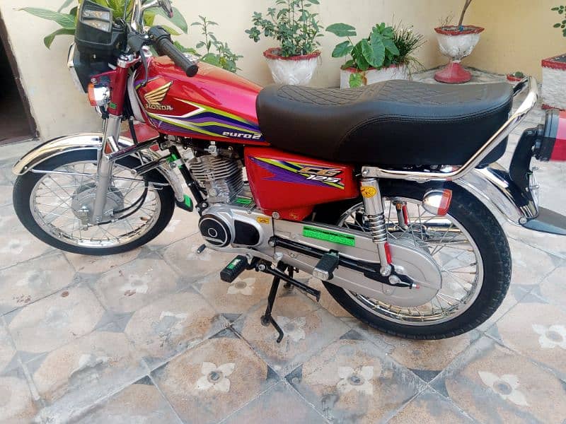 HONDA24 MODEL ISLAMABAD GOLDEN NUM ON MY NAME ZERO METRE CONDITION 2