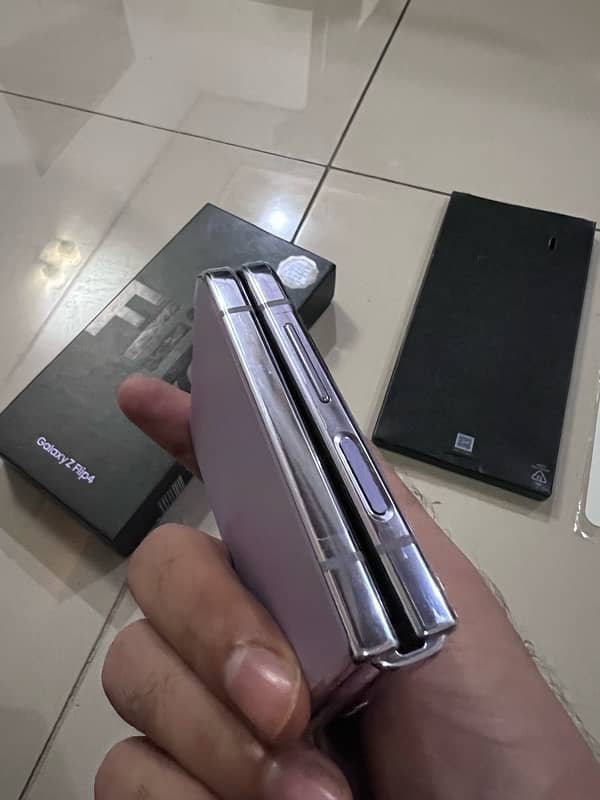 Samsung Zflip 4 (OFFICIAL PTA APPROVED) 12