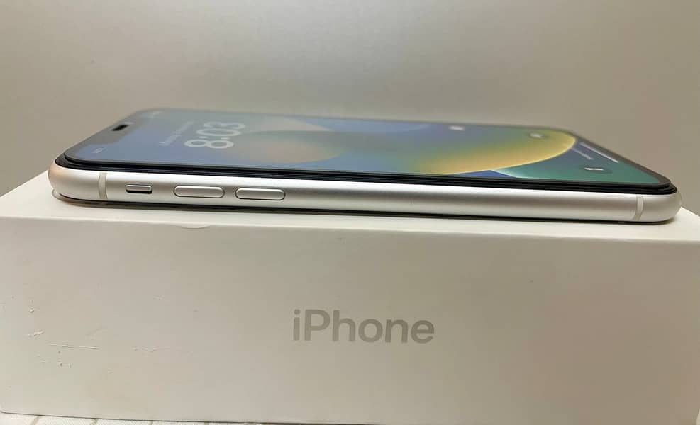 Apple Iphone XR | 128 GB | PTA Approved 6