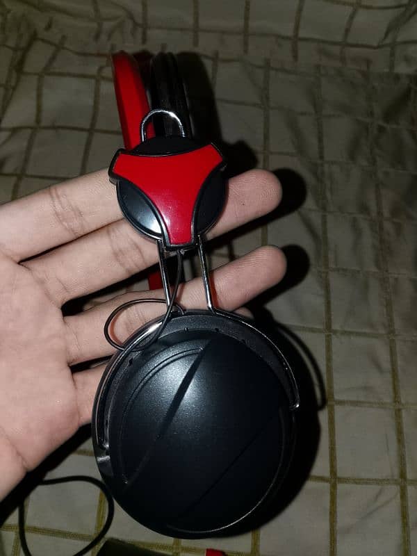 Headphones with microphone 8