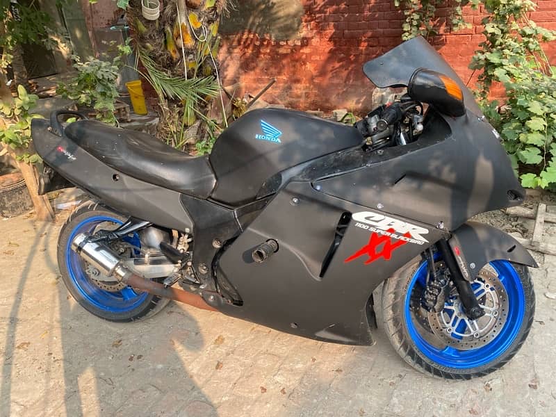 Honda CBR 1100 black bird 0