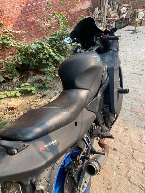 Honda CBR 1100 black bird 3