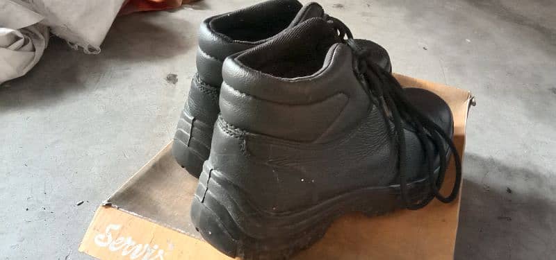 Safety shoes 2