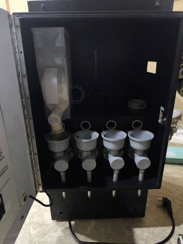 COFEE & TEA MACHINE for sale almost new just 3Month used  last winter 2