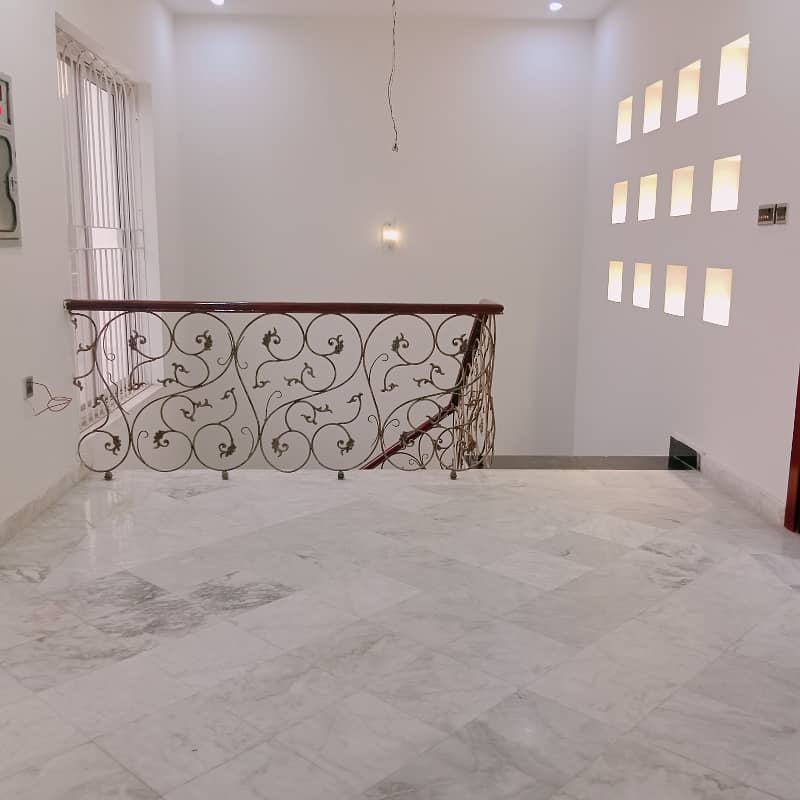 1 Kanal Well Maintained Upper Portion Available For Rent in DHA Phase 5 Near Park 2