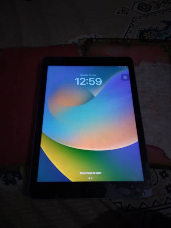 Ipad 5th gen 9/10 for sale 1