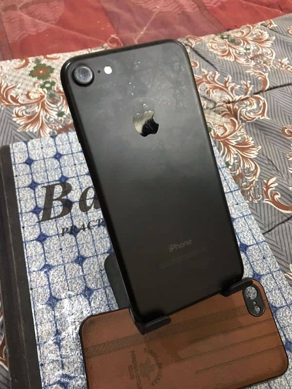 iphone 7 (non PTA) with 128 memory and battery on service 7