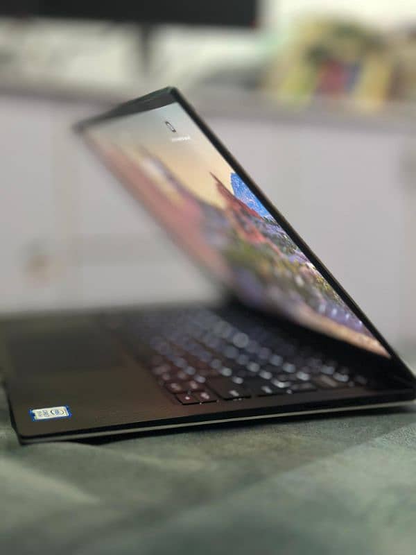 Dell xps 13” Core i7 8th Gen 14