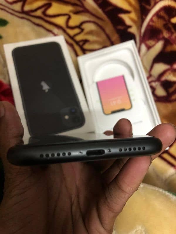 I phone 11 64gb 83 btrry health non pta 3