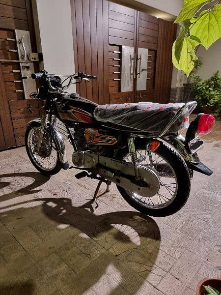 Honda CG125 Black. Like new 4