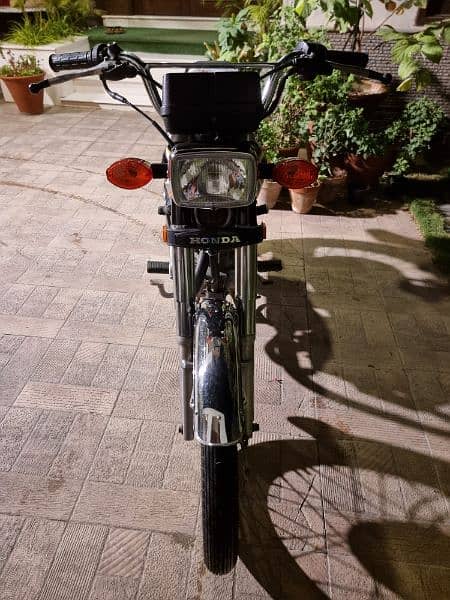 Honda CG125 Black. Like new 5