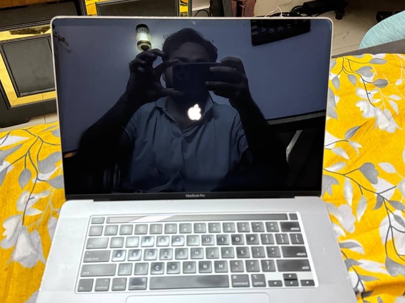 MacBook Pro 2019 core i9 0