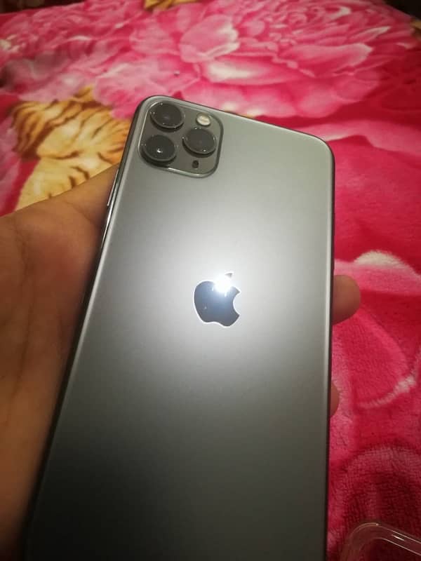 iphone 11 pro max 4