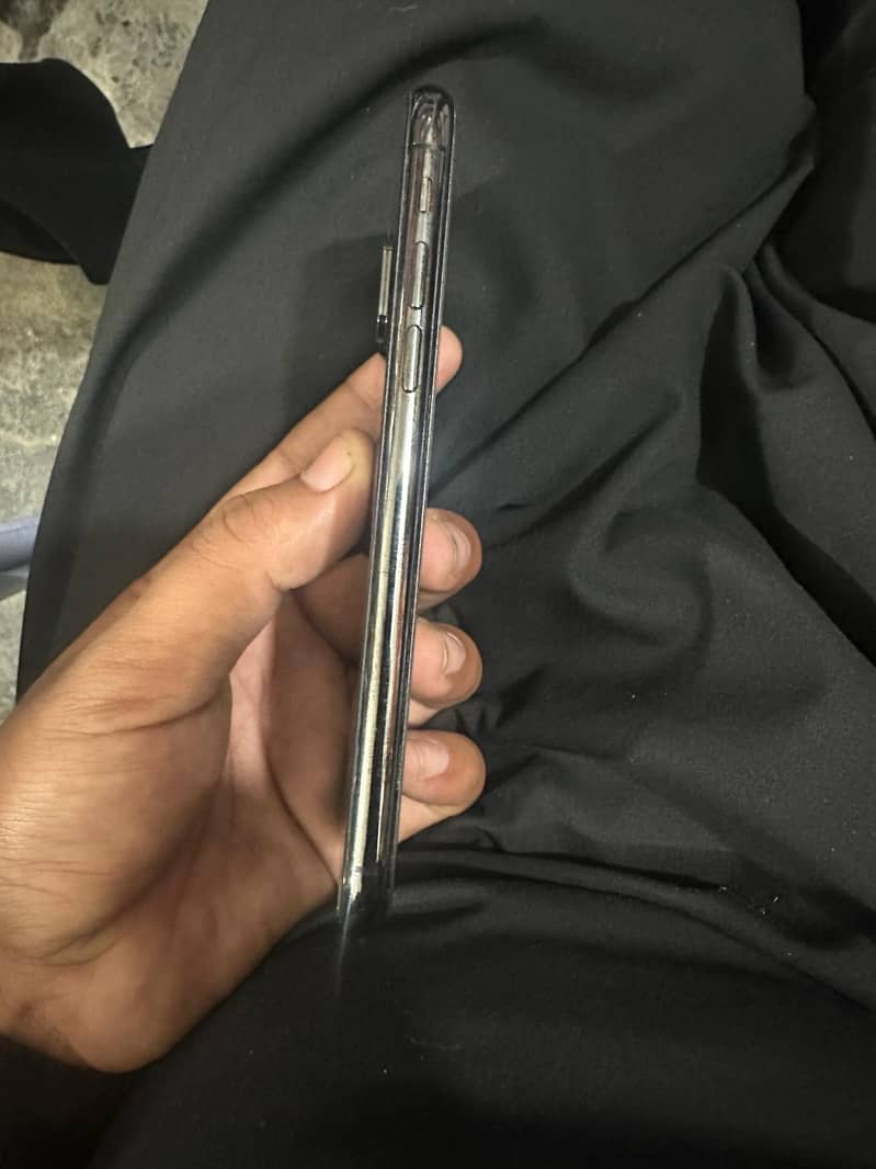 Apple iPhone X 64gb(Non-pta) 7