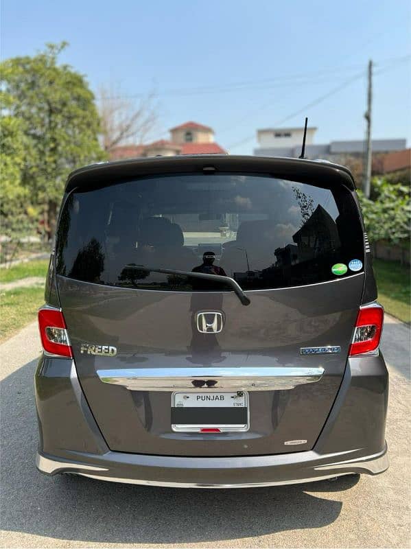 Honda Freed 2015 Model 4