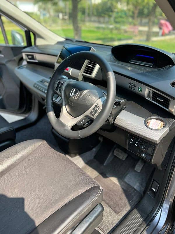 Honda Freed 2015 Model 9