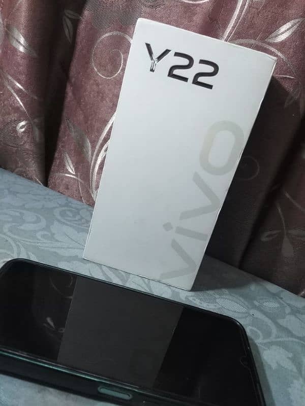 vivo y22 4+4/128Gb with box and charger 1