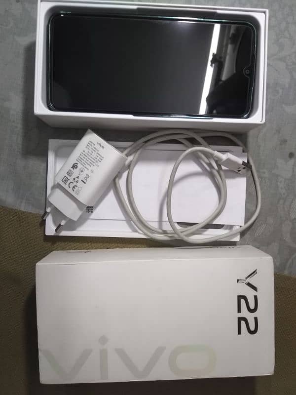 vivo y22 4+4/128Gb with box and charger 5