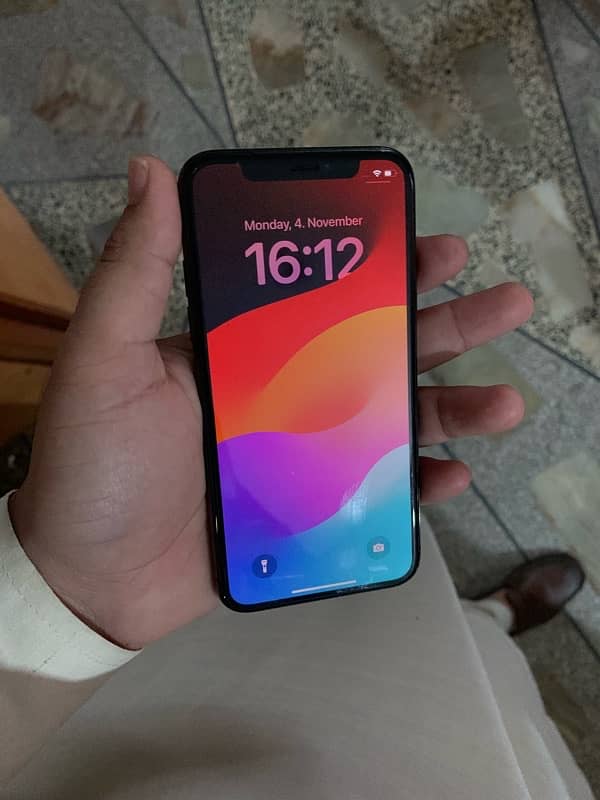 iPhone Xs PTA Aproved Dual Sim 256GB 4