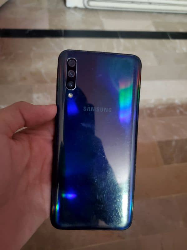 Samsung Galaxy a50 4/128 1