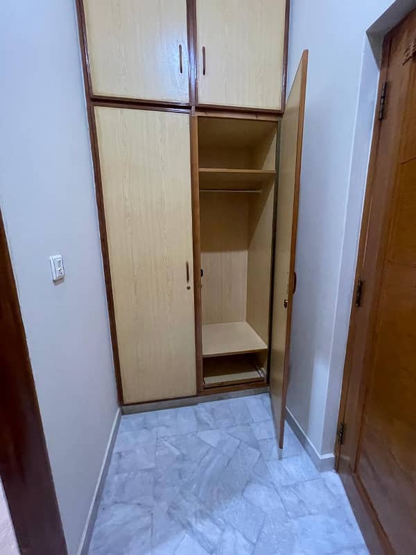 Prime Location Modern Kanal Upper With Servant Quarter For Rent in DHA Phase 5 Near Wateen Chowk and Lums University 14