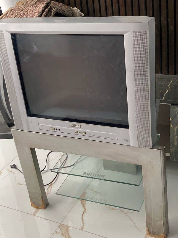 Philips tv with tv table 5