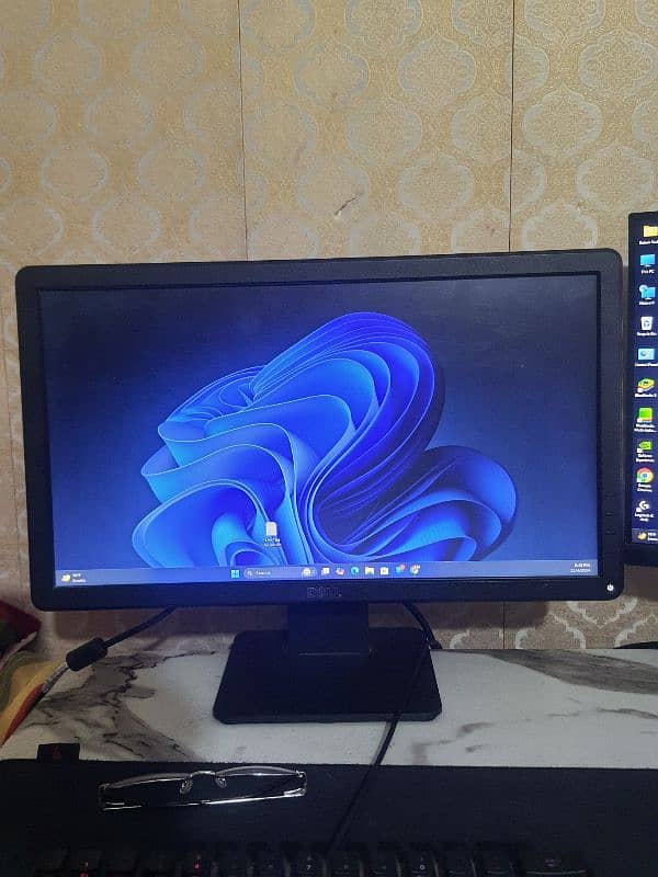 20 inch monitor for sale 0