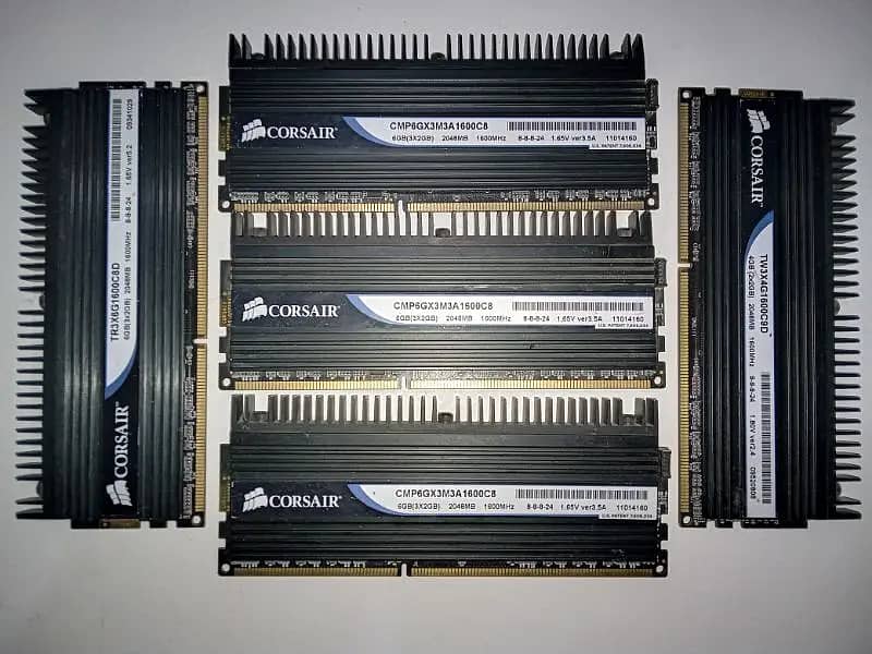 DDR3 Corsair 2GB x 5 slots | 10 GB RAM 1600Mhz Bus Speed 4