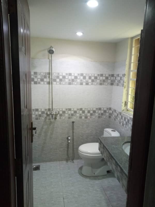 10 MARLA UPPER PORTION FOR RENT IN NASHEMAN IQBAL PHASE 2 1