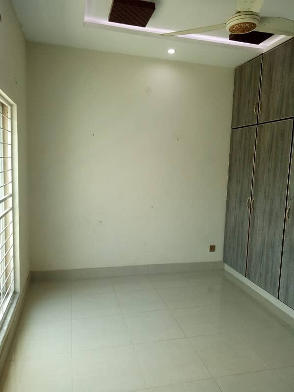 10 MARLA UPPER PORTION FOR RENT IN NASHEMAN IQBAL PHASE 2 3